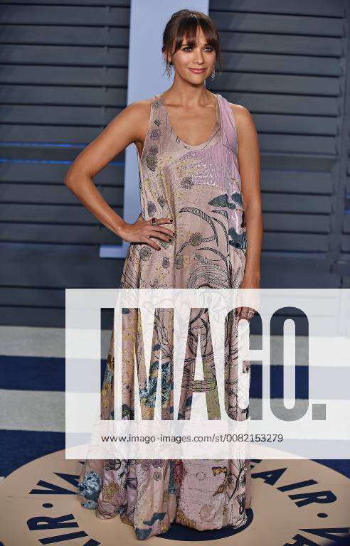 Rashida Jones arrives for the Vanity Fair Oscar Party at the Wallis Annenberg Center for the Performing Arts in Beverly Hills, California on March 4, 2018. LAP201803043060 CHRISTINExCHEW