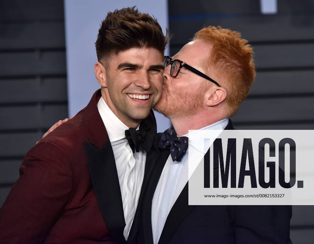 Jesse Tyler Ferguson (R) and his husband Justin Mikita arrive for the Vanity Fair Oscar Party at the Wallis Annenberg Center for the Performing Arts in Beverly Hills, California on March 4, 2018. LAP201803043085 CHRISTINExCHEW