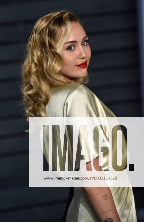 Miley Cyrus arrives for the Vanity Fair Oscar Party at the Wallis Annenberg Center for the Performing Arts in Beverly Hills, California on March 4, 2018. LAP201803043091 CHRISTINExCHEW