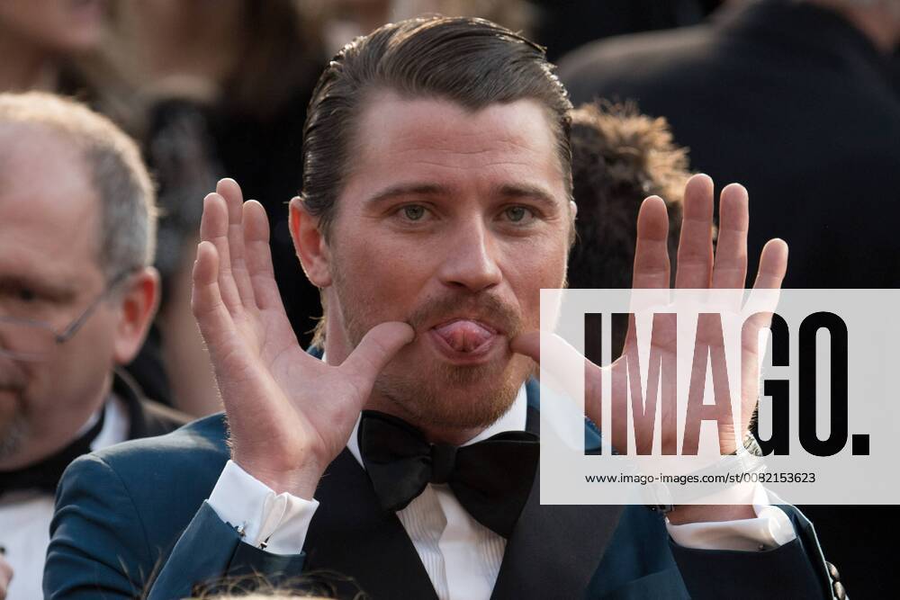 Garrett Hedlund arrives on the red carpet of The 90th Oscars® at the Dolby® Theatre in Hollywood, CA on Sunday