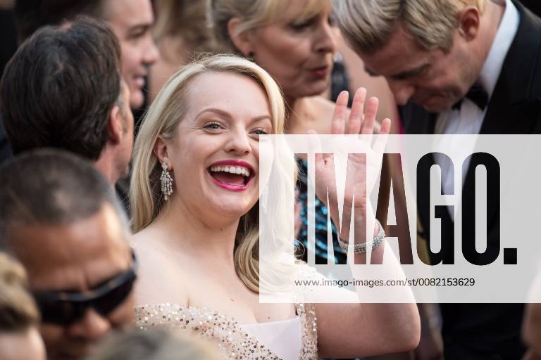 Elisabeth Moss arrives on the red carpet of The 90th Oscars® at the Dolby® Theatre in Hollywood, CA on Sunday
