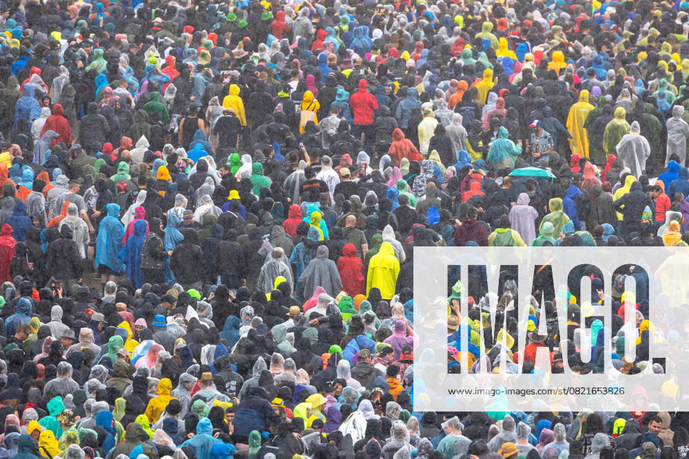 Rock im Park music festival, Nuremberg, 06 06 2025 Visitors to the Rock im Park music festival stand under rain protection in heavy rain on the festival grounds in Nuremberg, Bavaria, Germany Despite the adverse weather conditions, they watch the concert Many wear rain jackets or use ponchos and plastic sheets Nuremberg Bavaria Germany 20250606-6V2A1061-M4000