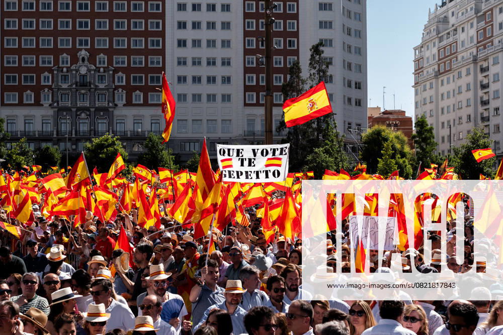 Thousands join anti-government protest in Madrid MADRID, SPAIN - JUNE 8: Massive demonstration is held in Plaza de Espana, led by Alberto Nunez Feijoo, leader of the conservative Popular Party (Partido Popular), against the government of President Pedro Sanchez, demanding his resignation over alleged corruption scandals involving his relatives and close political allies, in Madrid, Spain on June 8, 2025. Diego Radames Anadolu Madrid Spain. Editorial use only. Please get in touch for any other usage.