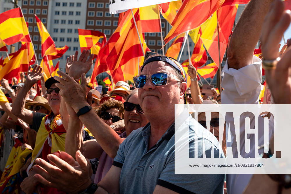 Thousands join anti-government protest in Madrid MADRID, SPAIN - JUNE 8: Massive demonstration is held in Plaza de Espana, led by Alberto Nunez Feijoo, leader of the conservative Popular Party (Partido Popular), against the government of President Pedro Sanchez, demanding his resignation over alleged corruption scandals involving his relatives and close political allies, in Madrid, Spain on June 8, 2025. Diego Radames Anadolu Madrid Spain. Editorial use only. Please get in touch for any other usage.