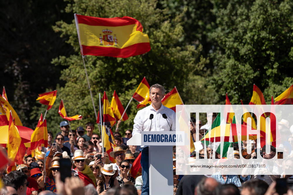 Thousands join anti-government protest in Madrid MADRID, SPAIN - JUNE 8: Massive demonstration is held in Plaza de Espana, led by Alberto Nunez Feijoo, leader of the conservative Popular Party (Partido Popular), against the government of President Pedro Sanchez, demanding his resignation over alleged corruption scandals involving his relatives and close political allies, in Madrid, Spain on June 8, 2025. Diego Radames Anadolu Madrid Spain. Editorial use only. Please get in touch for any other usage.