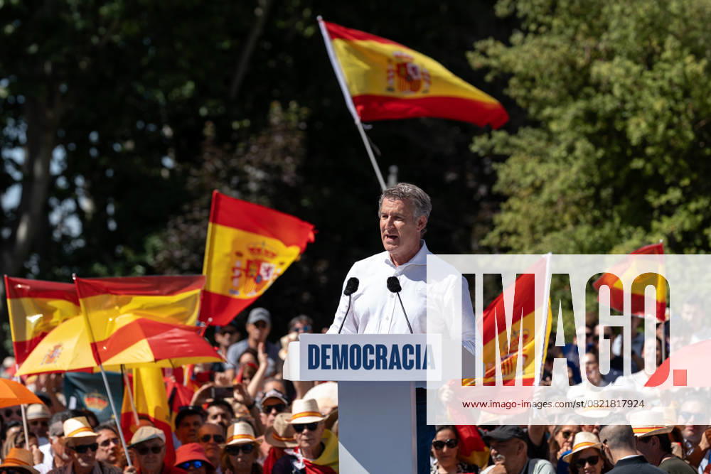Thousands join anti-government protest in Madrid MADRID, SPAIN - JUNE 8: Massive demonstration is held in Plaza de Espana, led by Alberto Nunez Feijoo, leader of the conservative Popular Party (Partido Popular), against the government of President Pedro Sanchez, demanding his resignation over alleged corruption scandals involving his relatives and close political allies, in Madrid, Spain on June 8, 2025. Diego Radames Anadolu Madrid Spain. Editorial use only. Please get in touch for any other usage.