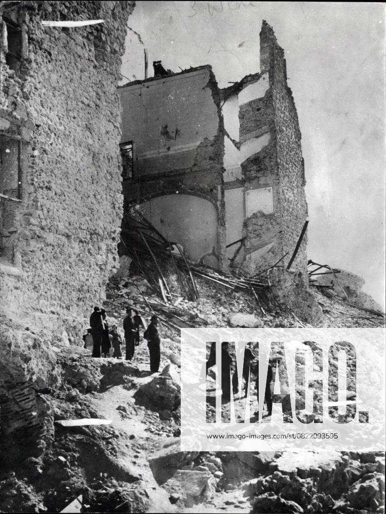 Spanish Civil war 7 November 1936 Spanish War Ruin to the Siege from Alcazar in Toledo Centre of Attack the Red Armed forces, here are nationalist Troops to see, the the Ruins Search
