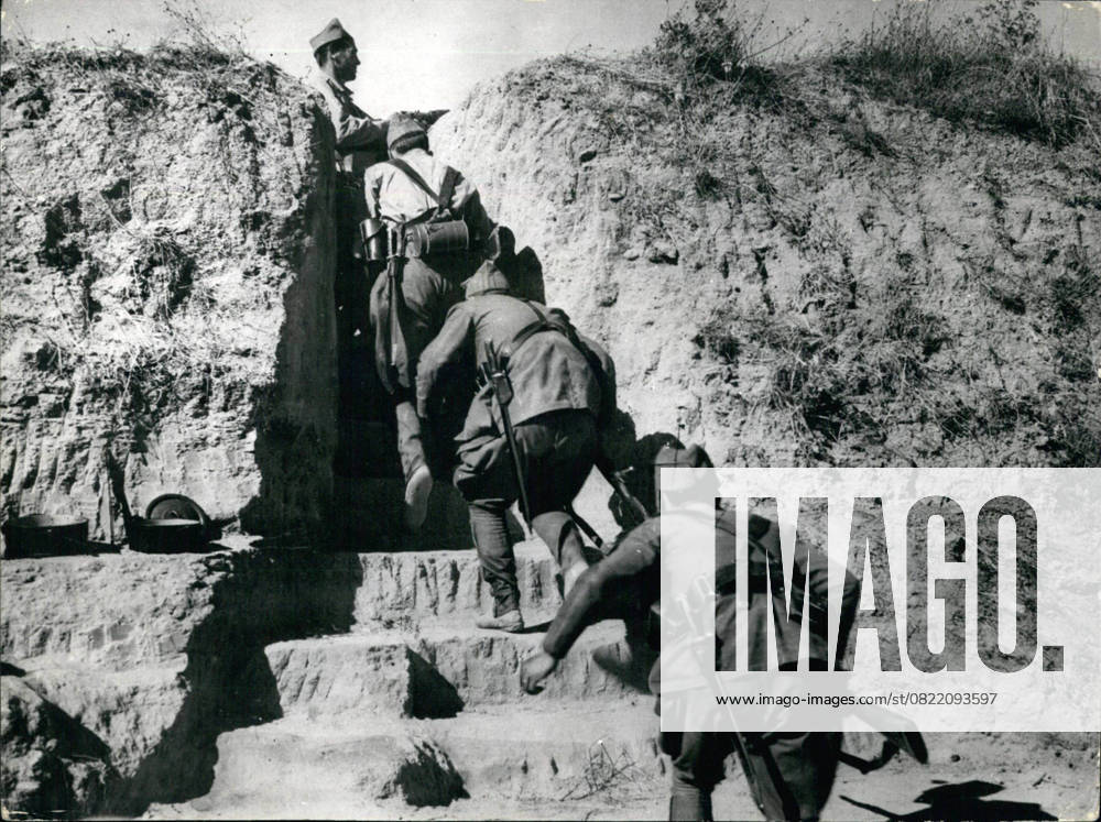 Spanish Civil war 11 November 1936 Spanish Civil war nationalist Troops Back at Madrid before Spanish Fremdenlegionäre storm during of Attack at the Capital Madrid in a Communication trench in Navalcarnero