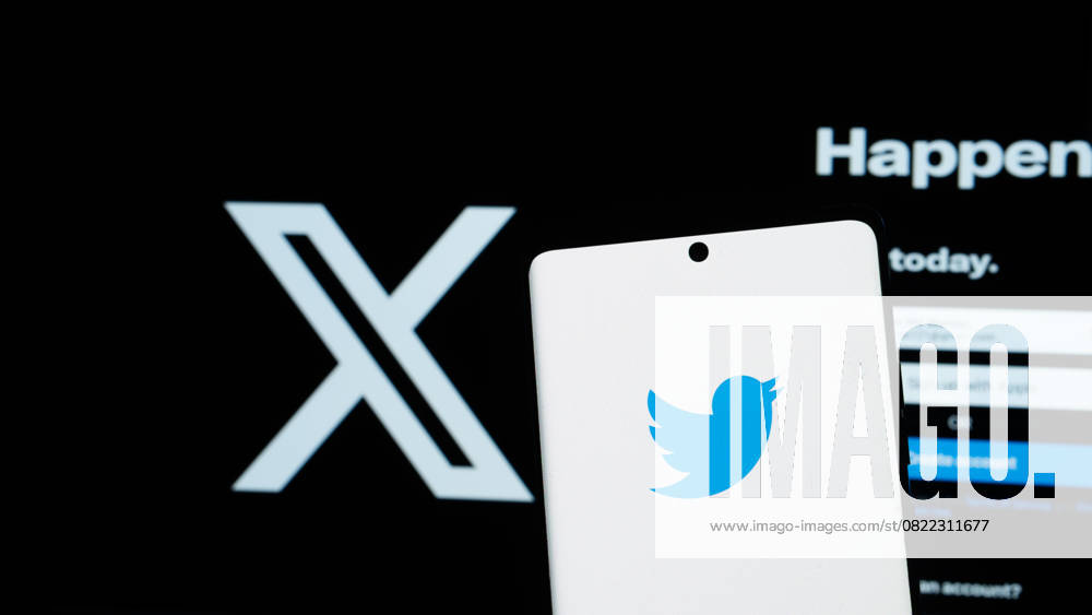 Dhaka, Bangladesch, 24. Mai 2025: Ein Smartphone zeigt das Twitter-Logo vor einem schwarzen Hintergrund mit einem weißen X. Dhaka, Bangladesh 24 May 2025:A smartphone displaying the Twitter logo in front of a black background with a white X. (License=RM)