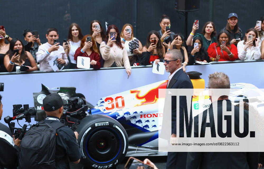 F1 World Premiere - Arrival - Brad Pitt Actor Brad Pitt arrives at the F1 movie world premiere in Times Square, New York on June 16, 2025. Photo by Charles Guerin ABACAPRESS.COM New York City NY United Arab Emirates