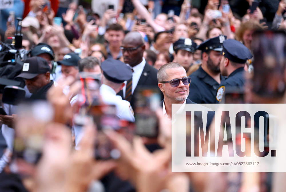 F1 World Premiere - Arrival - Brad Pitt Actor Brad Pitt arrives at the F1 movie world premiere in Times Square, New York on June 16, 2025. Photo by Charles Guerin ABACAPRESS.COM New York City NY United Arab Emirates