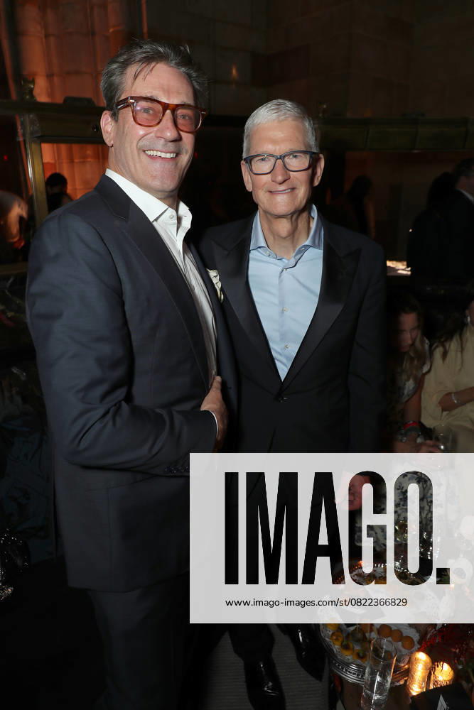 World premiere of Apple Original Films F1 The Movie at Cipriani 42nd Street. F1 The Movie will be released in theatre s and in IMAX in partnership Warner Bros. Pictures on June 27, 2025 Featuring: Jon Hamm and Tim Cook Where: New York, New York, United States When: 16 Jun 2025 Credit: Marion Curtis StarPix for Apple Original Films INSTARimages . NOT FOR USE BY NEWSPAPERS BASED IN THE UK.