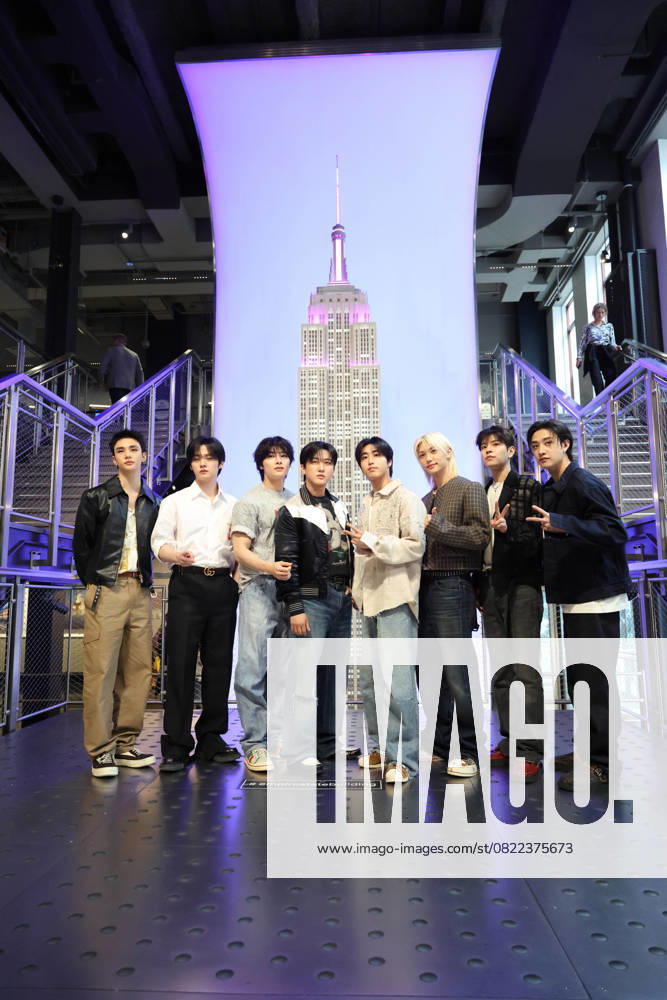 South Korean group Stray Kids participates in the lighting ceremony of the Empire State Building South Korean boy band Stray Kids participates in the lighting ceremony of the Empire State Building, in partnership with the organization Musicians On Call, this Monday (16), in New York. The building was lit up in burgundy to celebrate the healing power of music. June 16, 2025 NEW YORK NEW YORK UNITED OF AMERICA
