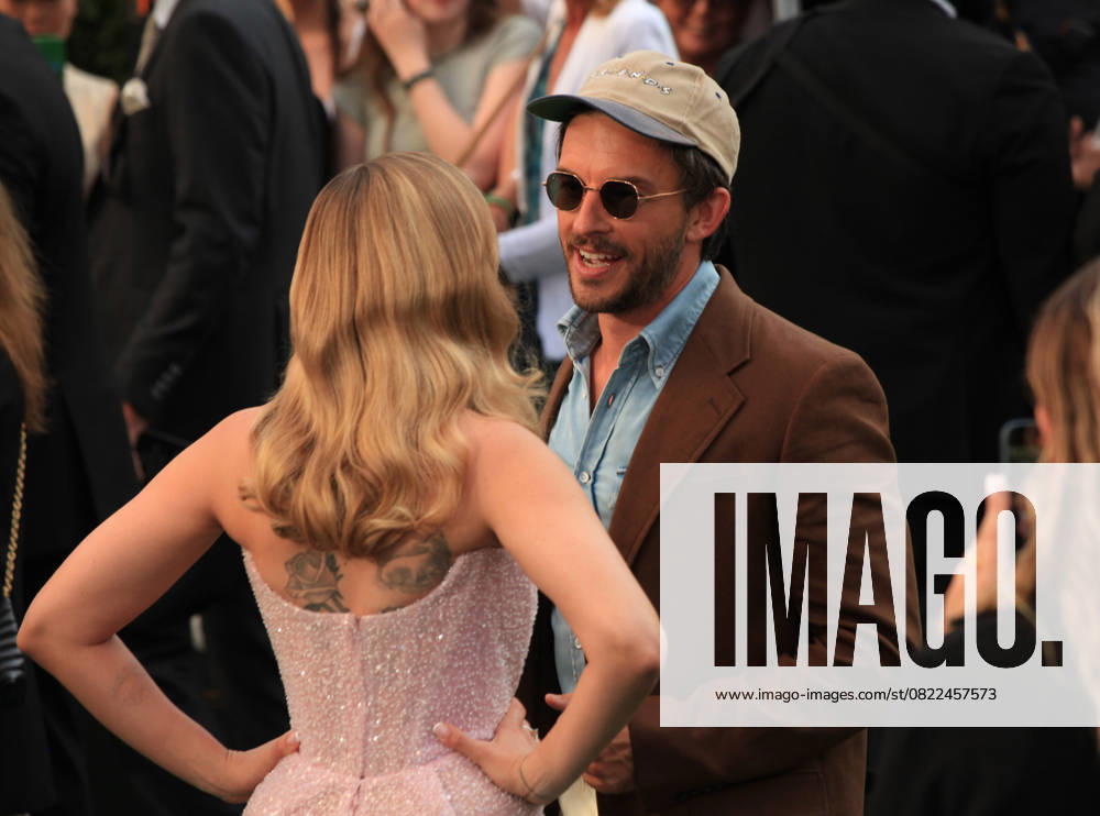 Jurassic World: Rebirth. World premiere London, UK. L-R: Jonathan Bailey, Scarlett Johansson, at the Jurassic World: Rebirth. World premiere. Odeon Luxe. Leicester Square. 17th July 2025. LMK11-S170625-001 Steve Bealing Landmark Media