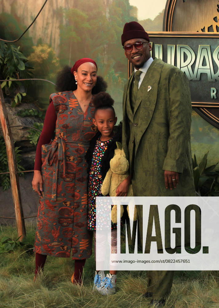 Jurassic World: Rebirth. World premiere London, UK. Mahershala Ali, Amatus Sami-Karim and family at the Jurassic World: Rebirth. World premiere. Odeon Luxe. Leicester Square. 17th July 2025. LMK11-S170625-001 Steve Bealing Landmark Media