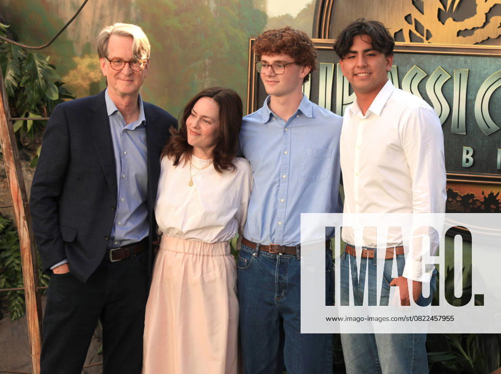 Jurassic World: Rebirth. World premiere London, UK. David Koepp and family at the Jurassic World: Rebirth. World premiere. Odeon Luxe. Leicester Square. 17th July 2025. LMK11-S170625-001 Steve Bealing Landmark Media