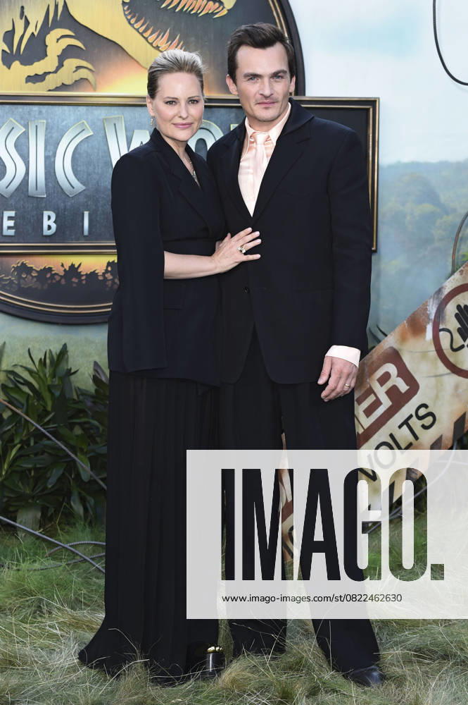 Aimee Mullins with husband Rupert Friend at the world premiere of the movie Jurassic World Rebirth Jurassic World Rebirth at Odeon Luxe Leicester Square, London, 17 06 2025 Foto:xS.xFuturexImagex jurassic_5800