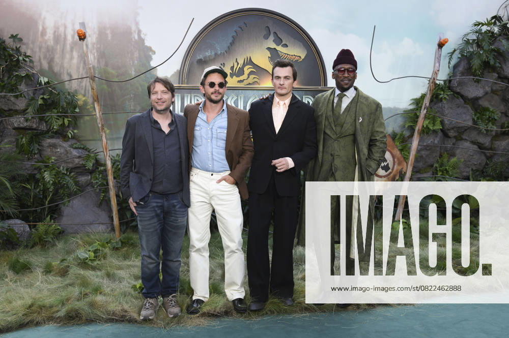 Gareth Edwards, Jonathan Bailey, Rupert Friend and Mahershala Ali at the world premiere of the movie Jurassic World Rebirth Jurassic World Rebirth at Odeon Luxe Leicester Square, London, 17 06 2025 Foto:xS.xFuturexImagex jurassic_5841