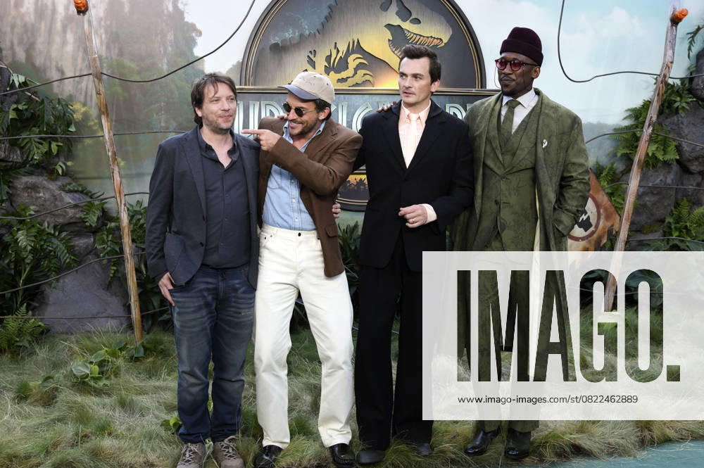 Gareth Edwards, Jonathan Bailey, Rupert Friend and Mahershala Ali at the world premiere of the movie Jurassic World Rebirth Jurassic World Rebirth at Odeon Luxe Leicester Square, London, 17 06 2025 Foto:xS.xFuturexImagex jurassic_5842