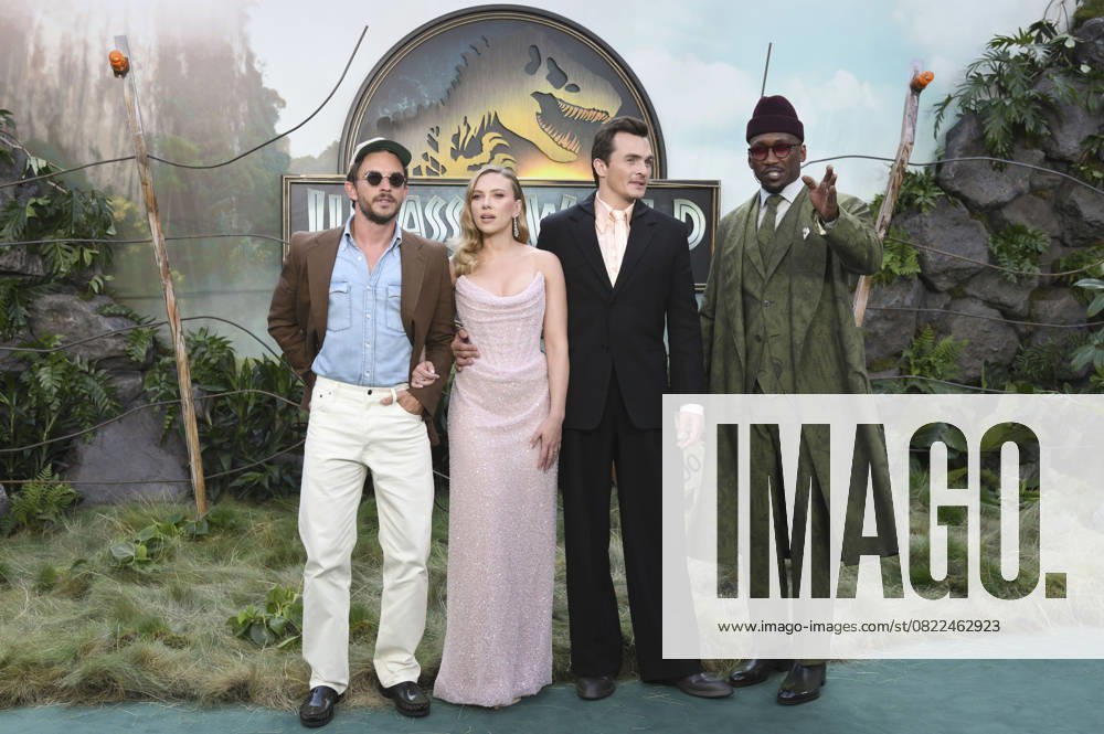 Jonathan Bailey, Scarlett Johansson, Rupert Friend and Mahershala Ali at the world premiere of the movie Jurassic World Rebirth Jurassic World The Rebirth at Odeon Luxe Leicester Square, London, 17 06 2025 Foto:xS.xFuturexImagex jurassic_5853