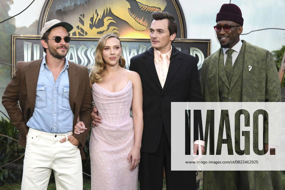 Jonathan Bailey, Scarlett Johansson, Rupert Friend and Mahershala Ali at the world premiere of the movie Jurassic World Rebirth Jurassic World The Rebirth at Odeon Luxe Leicester Square, London, 17 06 2025 Foto:xS.xFuturexImagex jurassic_5855