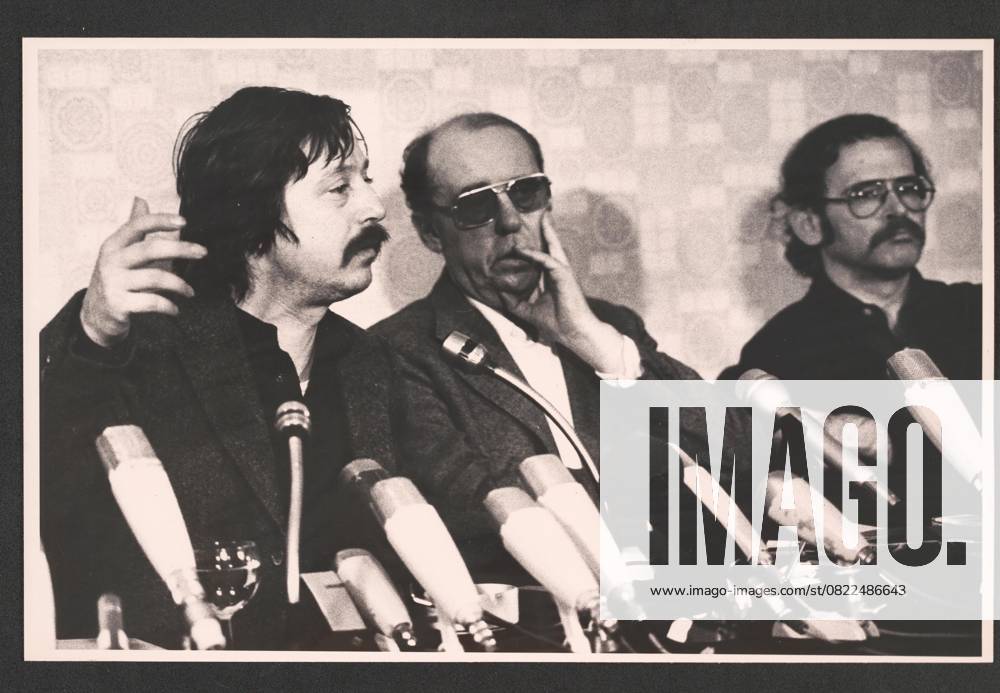 Cologne Wolf Biermann Cologne Songwriter Wolf Biermann, Writer Heinrich Böll and Journalist Günter Wallraff V l n r at a Press conference on 19 November 1976, Three Days to Wolf Beer u0026 39;s Expatriation Cologne Germany
