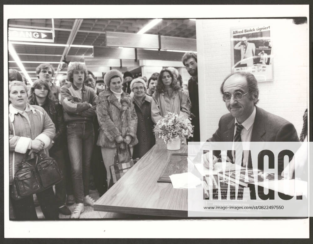 Alfred Biolek Cologne the Entertainer Alfred Biolek 1934 2021 signed its Book Alfred Biolek and its Train station Photo from 15 03 1983 Germany