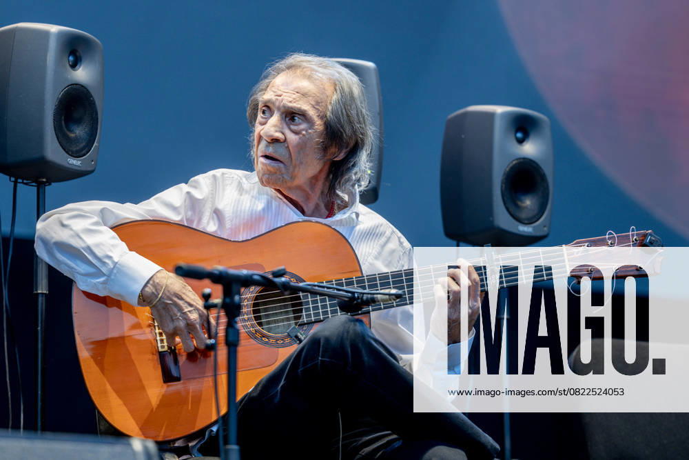 Tribute to guitarist Pepe Habichuela Guitarist Pepe Habichuela, during a tribute to the acclaimed guitarist, Pepe Habichuela, at the Real Jardín Botánico Alfonso XIII, as part of the Noches del Botánico festival, on June 18, 2025, in Madrid Spain A group of musicians led by Josemi Carmona, pays tribute to the guitarist Pepe Habichuela, born in Granada in 1944. He is a key figure in flamenco and a member of one of the most influential guitar sagas, being grandson, son, brother and father of renowned guitarists, His career took off in Madrid in the 1960s, collaborating with greats such as Camarón de la Isla and Juanito Valderrama, and he was awarded the Premio Nacional de Discografía in 1975 The tribute brings together artists such as Sandra