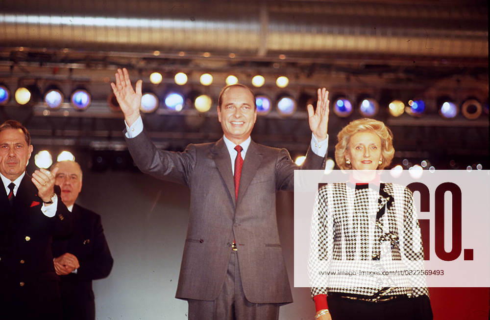 Archiv JACQUES CHIRAC mit BERNADETTE Au FONDS CHARLES PASQUA LORS VON KONGRESS AUSSERORDENTLICH VON RPR Frankreich