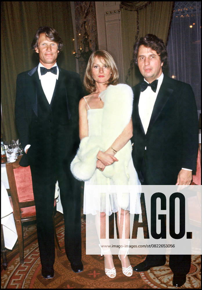 Retro Todesfälle von Kris Kristofferson Archiv KRIS KRISTOFFERSON, ISABELLE HUPPERT und MICHAEL CIMINO PRÄSENT DIE Tor VON PARADIS Au FESTIVAL von Cannes IN 1981 Cannes Frankreich