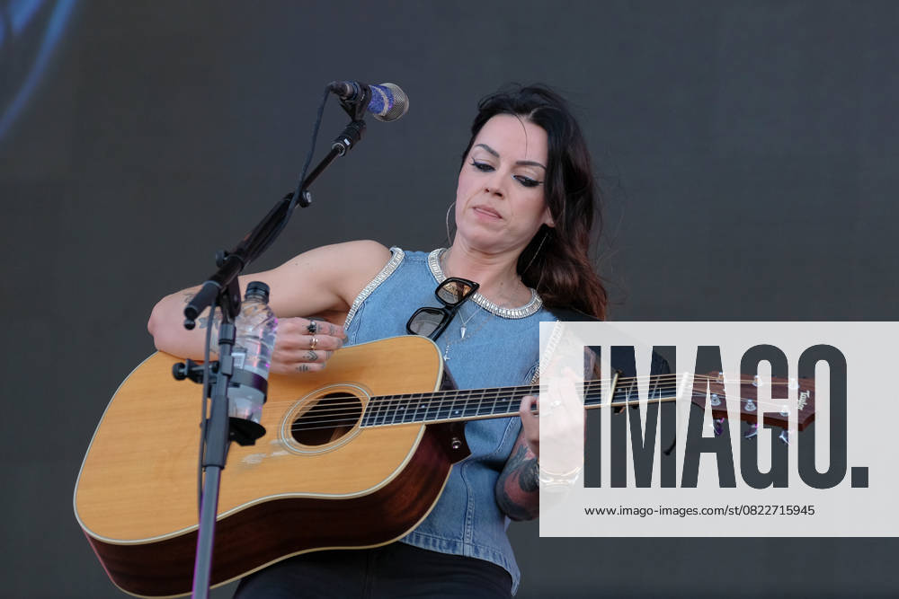 Scottish singer songwriter Amy Elizabeth Macdonald, performing live on stage at the Isle of Wight Festival. Newport United Kingdom - ZUMAs197 20250620_aaa_s197_119
