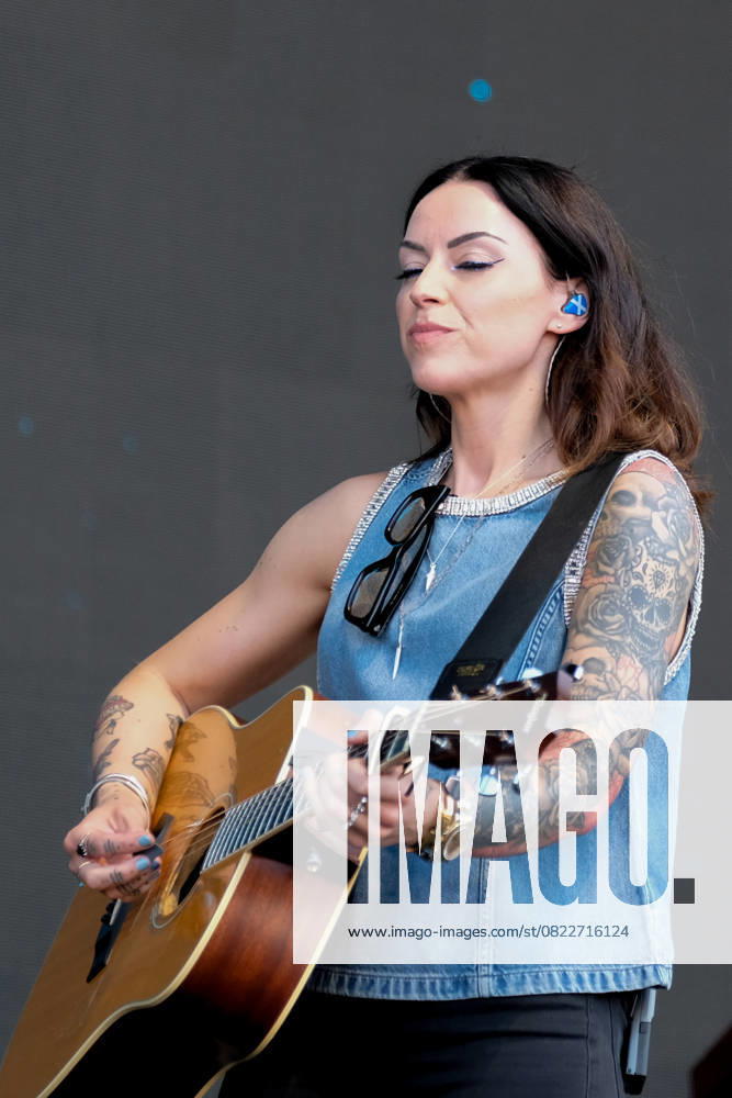 Scottish singer songwriter Amy Elizabeth Macdonald, performing live on stage at the Isle of Wight Festival. Newport United Kingdom - ZUMAs197 20250620_aaa_s197_116