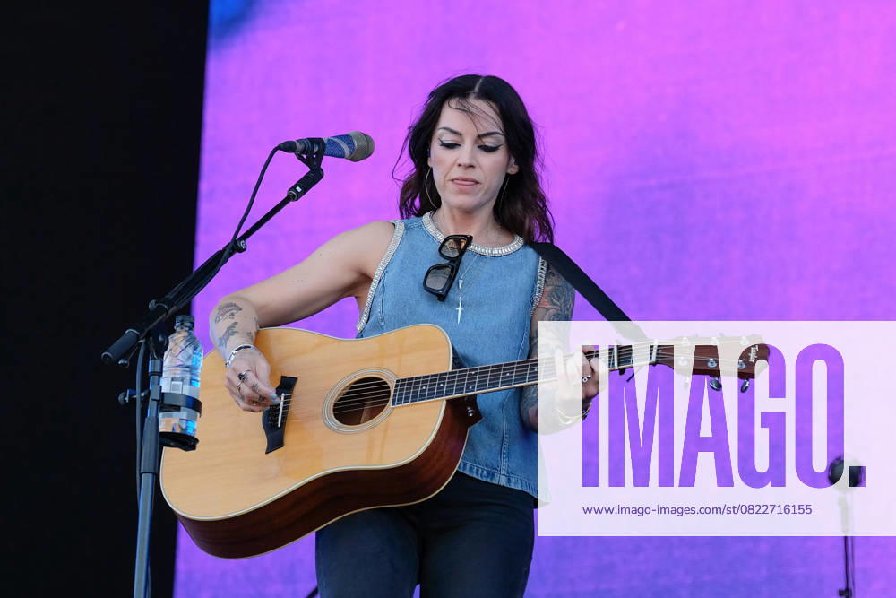 Scottish singer songwriter Amy Elizabeth Macdonald, performing live on stage at the Isle of Wight Festival. Newport United Kingdom - ZUMAs197 20250620_aaa_s197_125