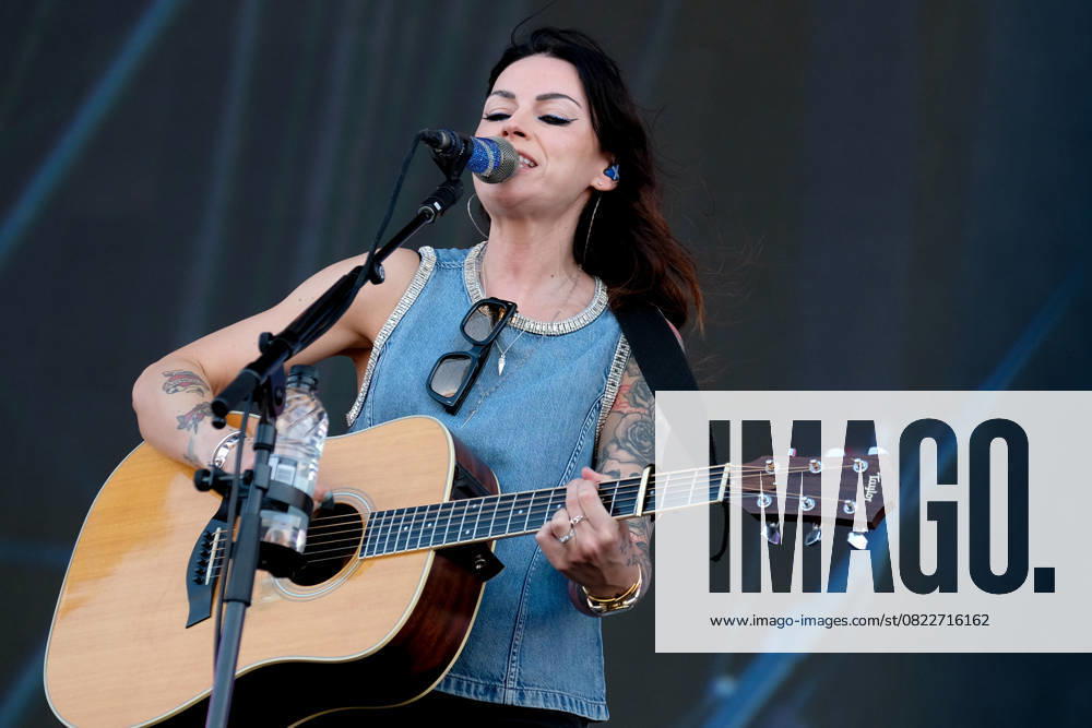 Scottish singer songwriter Amy Elizabeth Macdonald, performing live on stage at the Isle of Wight Festival. Newport United Kingdom - ZUMAs197 20250620_aaa_s197_126