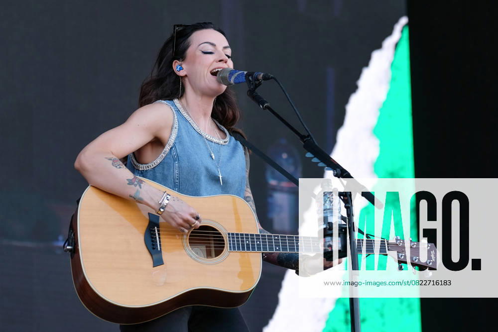 Scottish singer songwriter Amy Elizabeth Macdonald, performing live on stage at the Isle of Wight Festival. Newport United Kingdom - ZUMAs197 20250620_aaa_s197_129