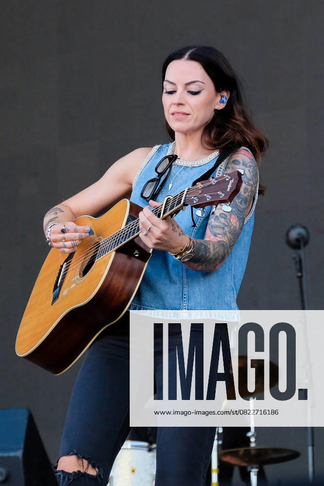 Scottish singer songwriter Amy Elizabeth Macdonald, performing live on stage at the Isle of Wight Festival. Newport United Kingdom - ZUMAs197 20250620_aaa_s197_130