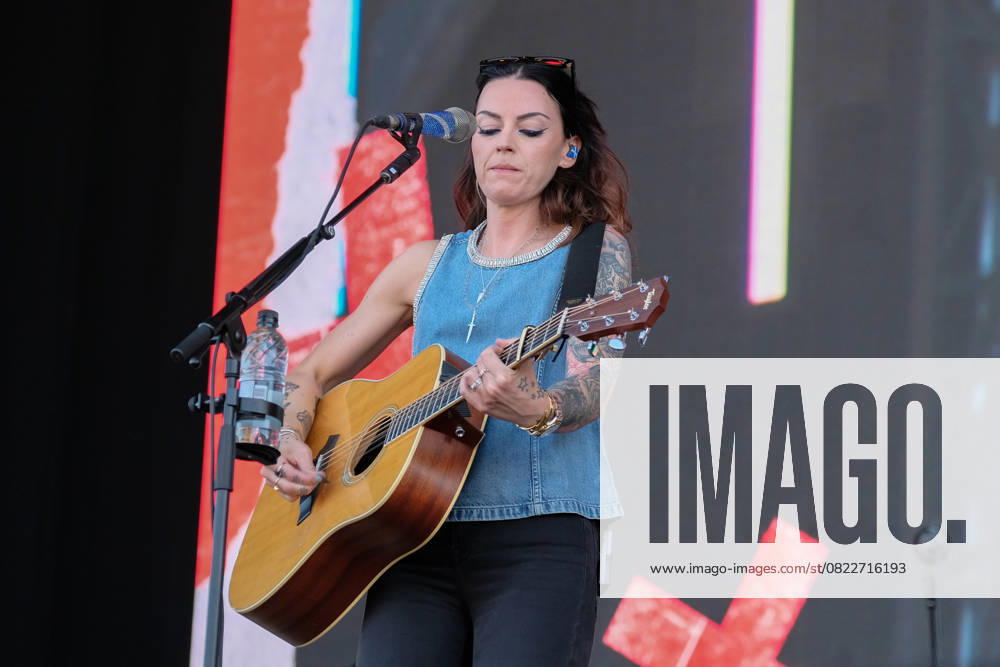 Scottish singer songwriter Amy Elizabeth Macdonald, performing live on stage at the Isle of Wight Festival. Newport United Kingdom - ZUMAs197 20250620_aaa_s197_133