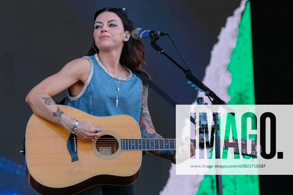 Scottish singer songwriter Amy Elizabeth Macdonald, performing live on stage at the Isle of Wight Festival. Newport United Kingdom - ZUMAs197 20250620_aaa_s197_134
