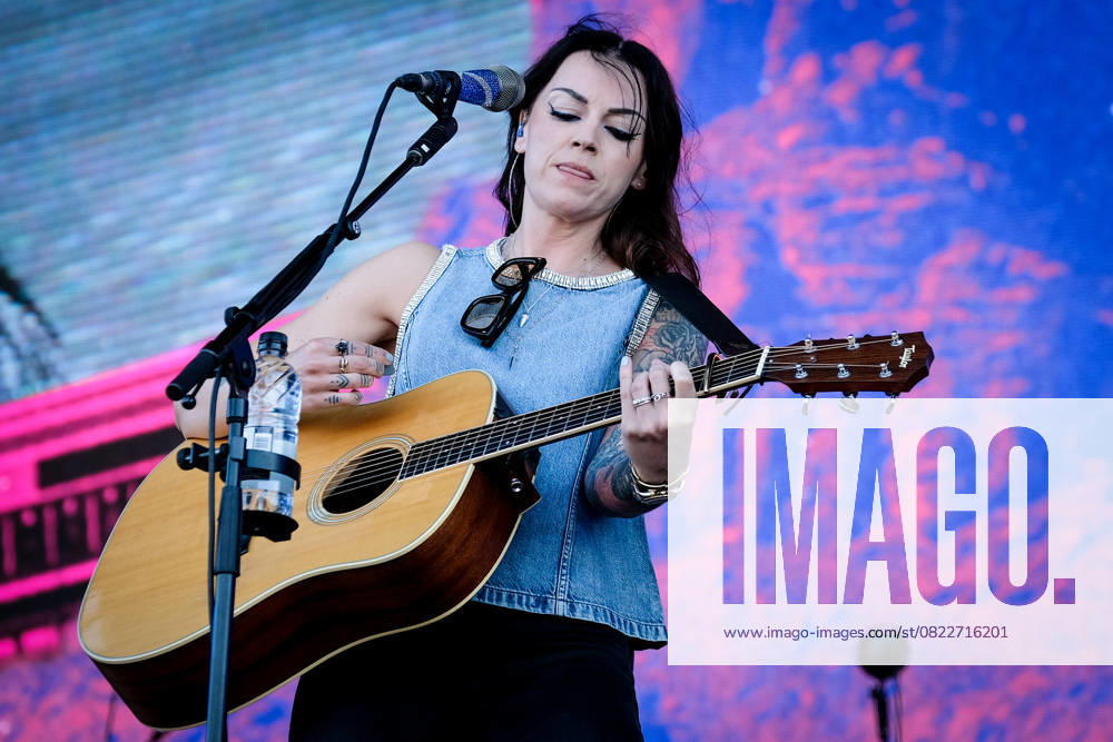 Scottish singer songwriter Amy Elizabeth Macdonald, performing live on stage at the Isle of Wight Festival. Newport United Kingdom - ZUMAs197 20250620_aaa_s197_135