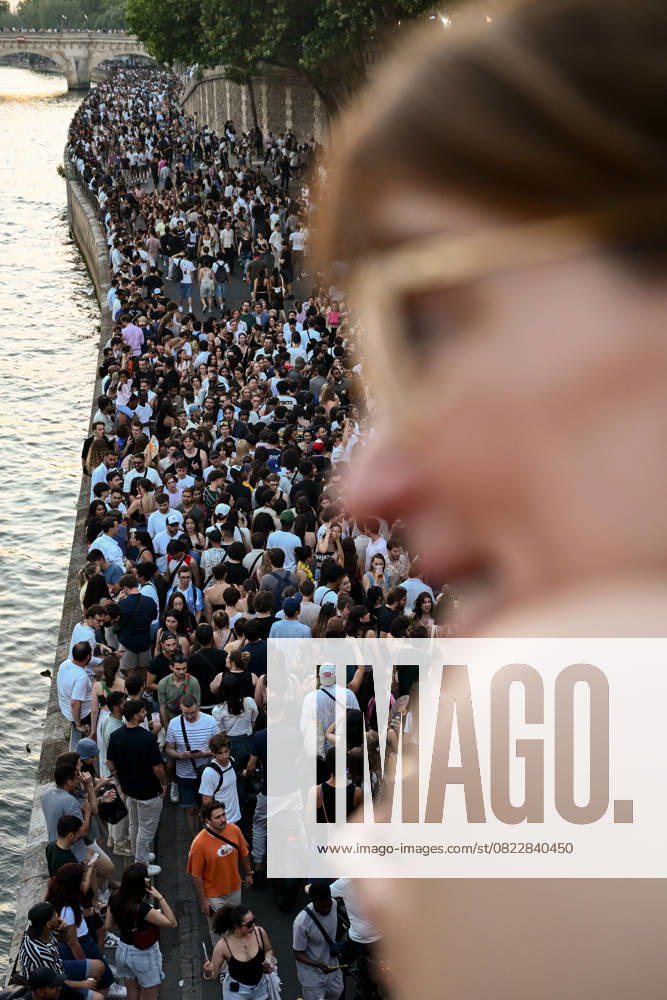 Crowds dance in the streets of Paris during the Fete de la Musique 2025 in Paris, June 21, 2025. - 21 06 2025 - France Ile-de-France (region) Paris - JulienxMattiax Pictorium LePictorium_0311170