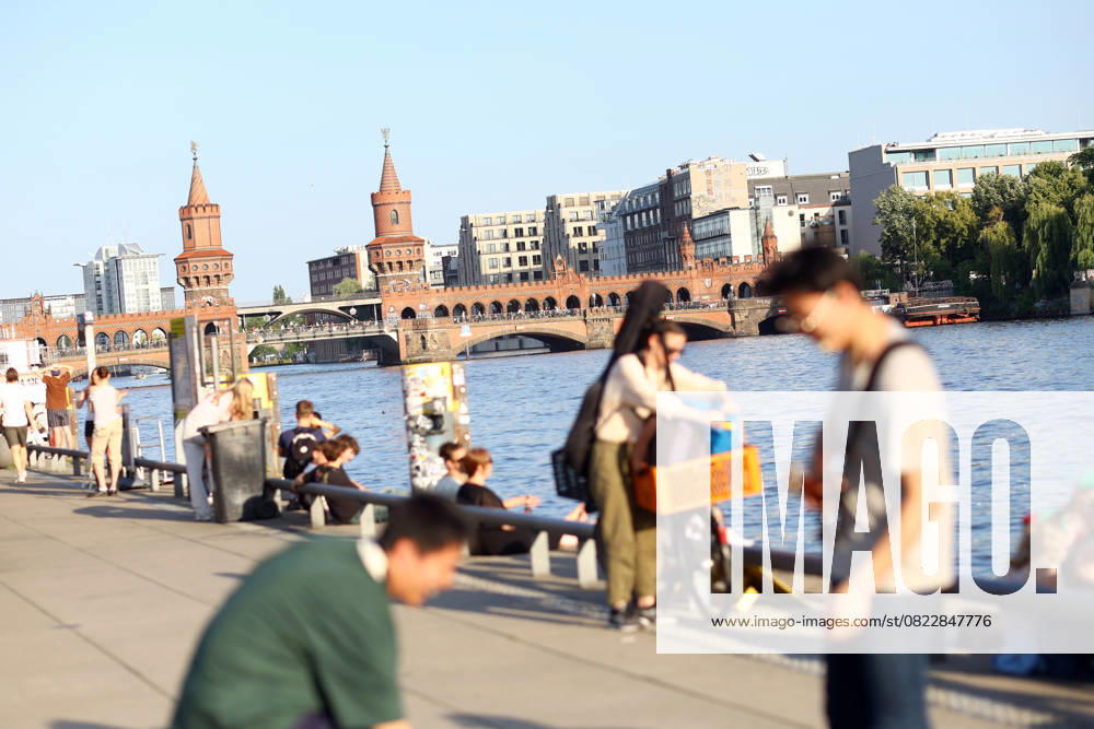 Fte de la Musique, music event in Berlin, 21 06 2025 Oberbaumbrücke and Spree as part of the Fte de la Musique The music event, which originated in France, has been held as a street event on the longest day of the year on June 21 since 1982 The Fte de la Musique has also been held in Berlin since 1995 and is celebrating its