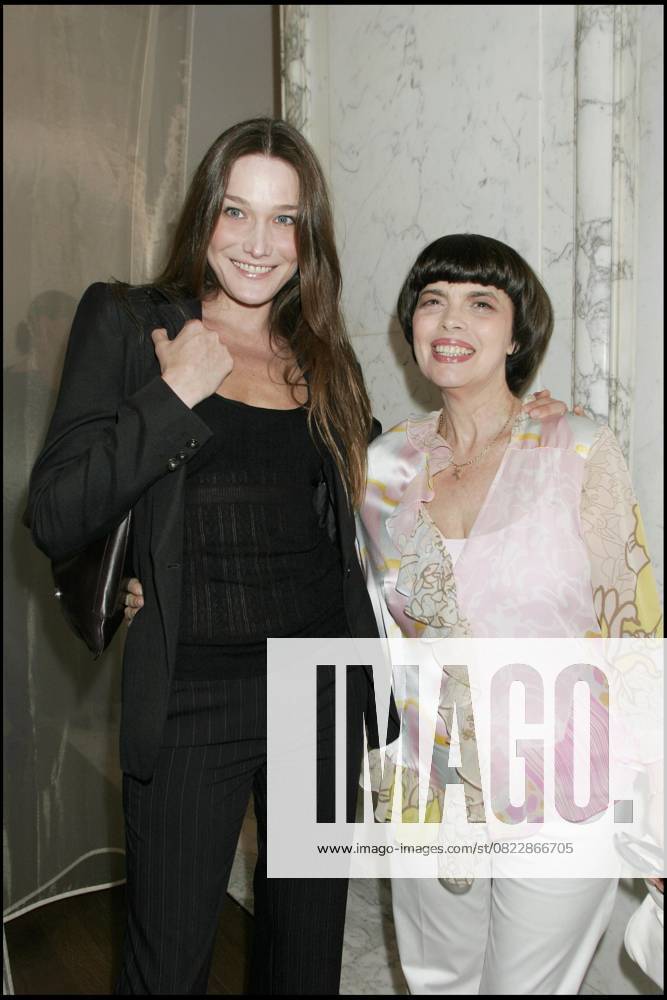 CARLA BRUNI und MIREILLE MATHIEU ERÖFFNUNG von DIE NEU commerce GUERLAIN auf sie FELDER ELYSEES A Paris Paris Frankreich