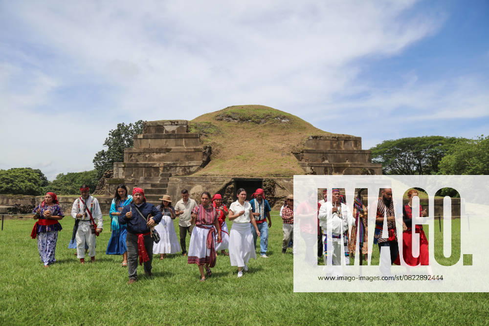 Summer Solstice Celebration in El Salvador LA LIBERTAD, EL SALVADOR - JUNE 22: Indigenous community leaders presenting offerings to their ancestors during a Mayan ceremony to celebrate the Summer Solstice at the San Andres Archaeological Site, in La Libertad, El Salvador on June 22, 2025. According to specialists, the Earth has a solstice every six months due to the planet s tilt. This solstice marks the scientific beginning of summer and the longest day of the year north of the equator. Alex Pena Anadolu La Libertad El Salvador. Editorial use only. Please get in touch for any other usage.