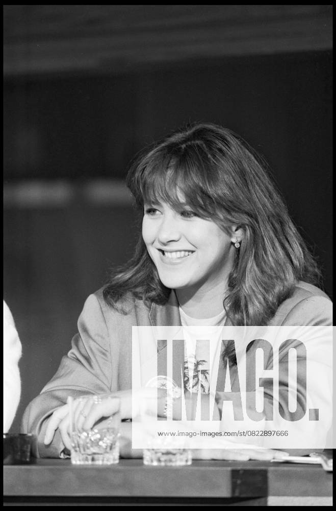 Archiv SOPHIE MARCEAU GAST A EINE EMISSION von TELEVISION für DIE PRÄSENTATION VON Film DESCENTE AUX ENFERS Frankreich