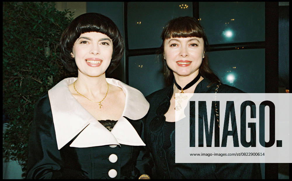 Archiv MIREILLE MATHIEU und AG Schwester MATHILDE LINE RENAUD DECOREE von L Ordnung von Ritter von DIE LEGION D EHRUNG Paris Frankreich