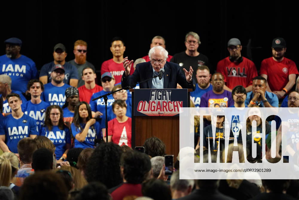 Bernie Sanders speaks to an audience in Fort Worth, Texas during a stop on his â€oeFight the Oligarchyâ€� tour across Texas. Fort Worth USA - ZUMAd219 20250622_znp_d219_008