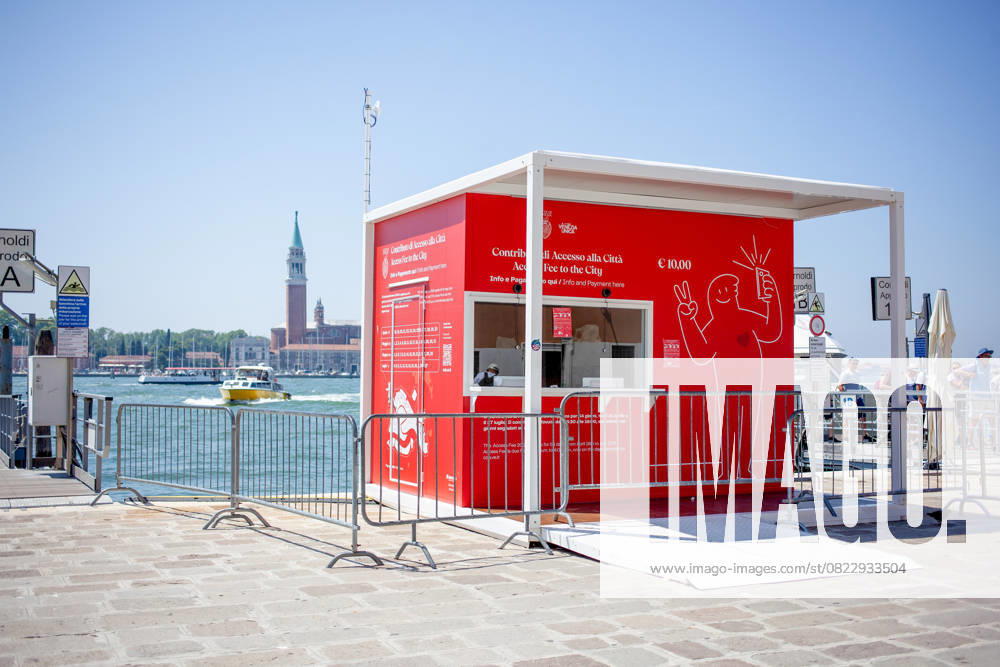Italy, Veneto, Venice 23 06 2025, Italy, ITA, Veneto, Venetia, Venice, in the picture Venice, city views, tourism, entrance, fees, cash desk, cash box, Contributo di Accesso alla Città di Venezia, Access Fee, to the City of Venice, Feature, Symbolic image, Creative, Creative Veneto Italien, Venedig, Eintritt, 23.06.2025-7