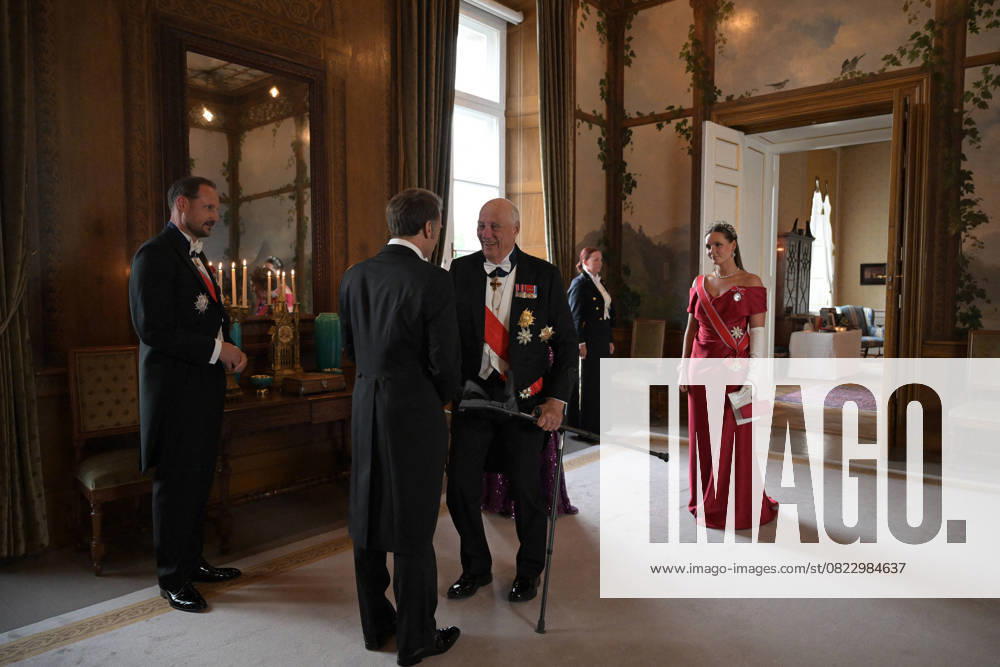 President Macron Visits Norway - Audience Before The Gala Dinner French President Emmanuel Macron and First Lady Brigitte Macron were received in audience by Their Majesties King Harald V and Queen Sonja of Norway at the Royal Palace in Oslo on June 23, 2025. The meeting was also attended by Crown Prince Haakon, Crown Princess Mette-Marit, and Princess Alexandra, as part of the official state visit to Norway. Photo by Jeanne Accorsini Pool ABACAPRESS.COM Oslo Norway
