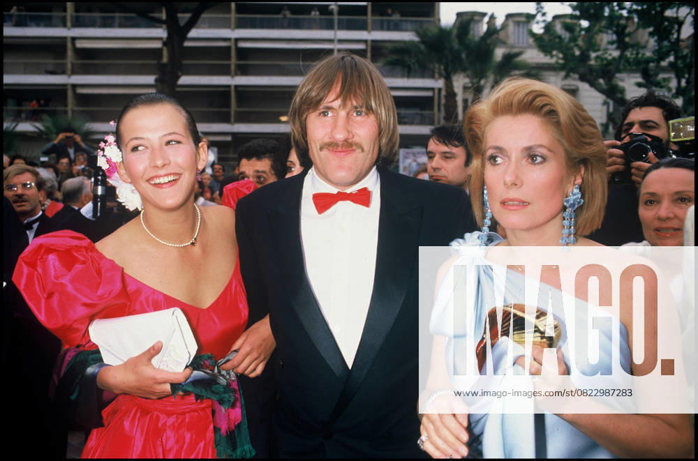 Archiv SOPHIE MARCEAU, GERARD DEPARDIEU und CATHERINE DENEUVE PRÄSENT stark SAGANNE Au FESTIVAL von Cannes IN 1984 Cannes Frankreich