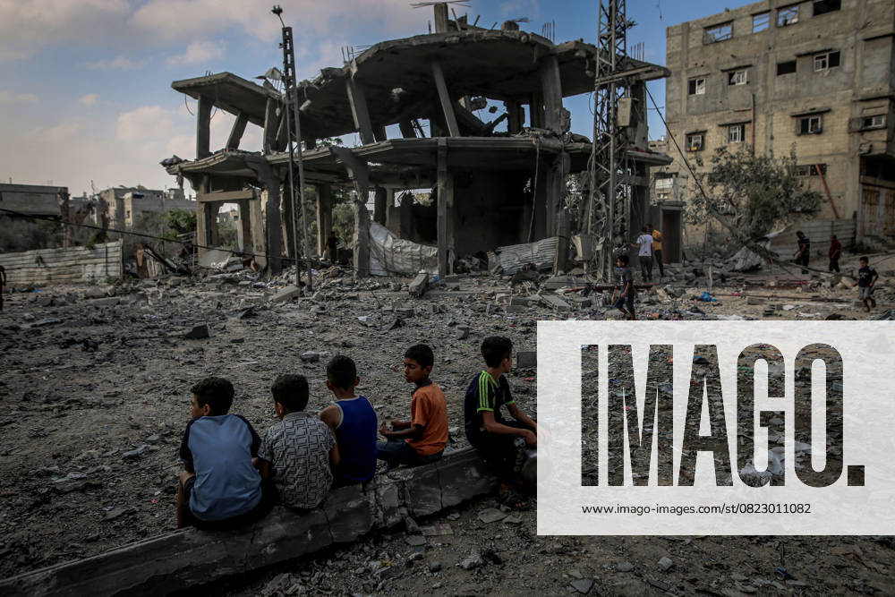 Israel s attacks on Gaza continue GAZA CITY, GAZA - JUNE 24: A general view of the destruction after an Israeli airstrike targeted the home of the Gazzat family in the Es-Sabra neighborhood of Gaza City, Gaza, on June 24, 2025. The house was rendered uninhabitable, and five people lost their lives in the attack. Saeed M. M. T. Jaras Anadolu Gaza City Gaza. Editorial use only. Please get in touch for any other usage.